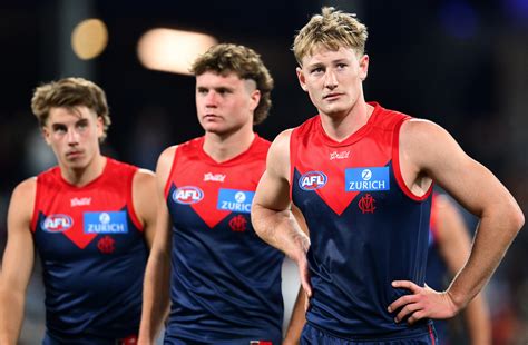 Freak injury lands Jesse Hogan on Giants injury list with Jake Stringer ...