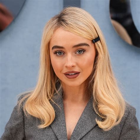 Sabrina Carpenter's lookalike sisters Shannon and Sarah are her clones ...