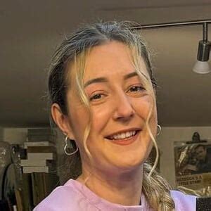 Becky Smith - Age, Bio, Family | Famous Birthdays