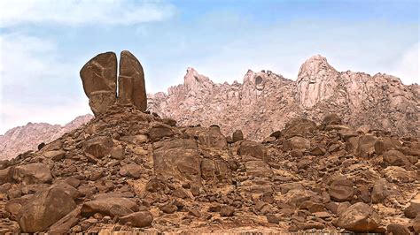 Finding the Mountain of Moses: The Real Mount Sinai in Saudi Arabia ...