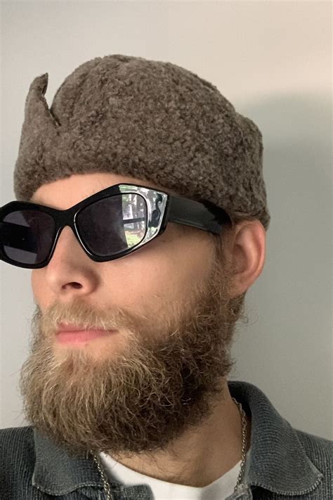 Hello Armenia , I am looking for a hat that looks like this. This hat ...