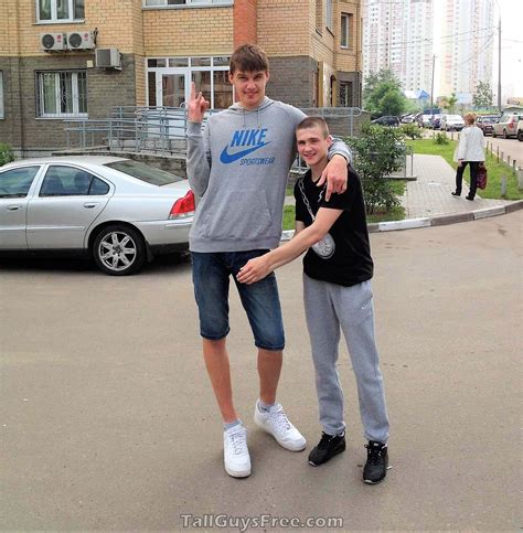 Giant Guys in 2023 | Tall guys, Tall people problems, Guys