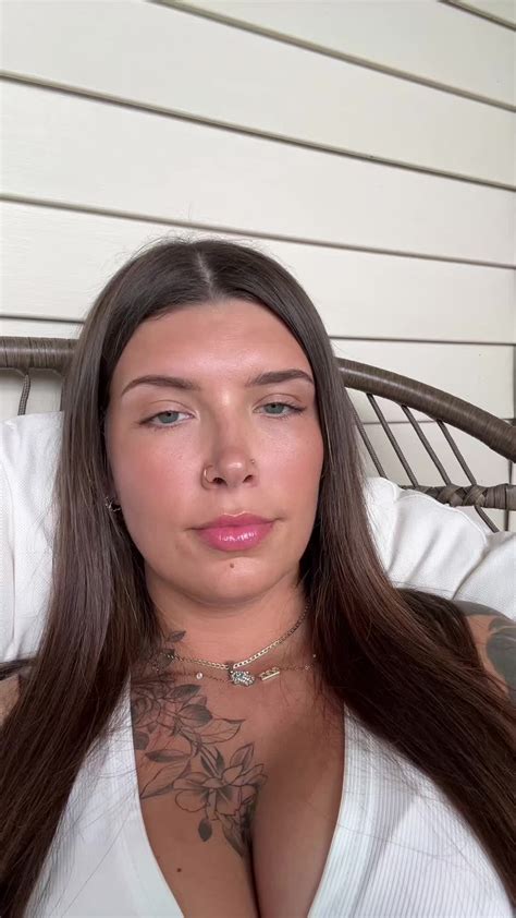 Miya (@miyaacacia) - Urlebird