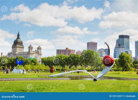 The Spoonbridge and Cherry at the Minneapolis Sculpture Garden ...