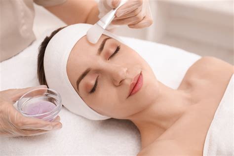 Chemical Peels For Acne Scars – Is It Your Best Option?