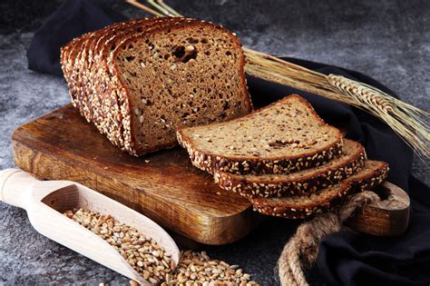 Nutrition Experts Recommend Top 10 Low-Calorie Breads