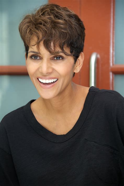 Halle Berry New Haircut