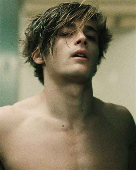 39 male celebs who did full frontal scenes | Uomini