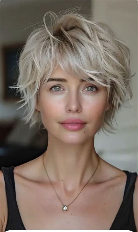 Pin by Наталия За on Прически in 2024 | Messy short hair, Short hair ...