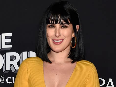 Rumer Willis Wildkirsche Rumer Willis Beeindruckt Mit Rotem Kleid Und