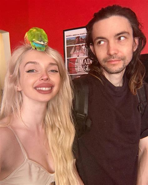 Viola Odette Harlow | A girl like me (musician, bisexual, writer, actor, chronically ill, tap ...