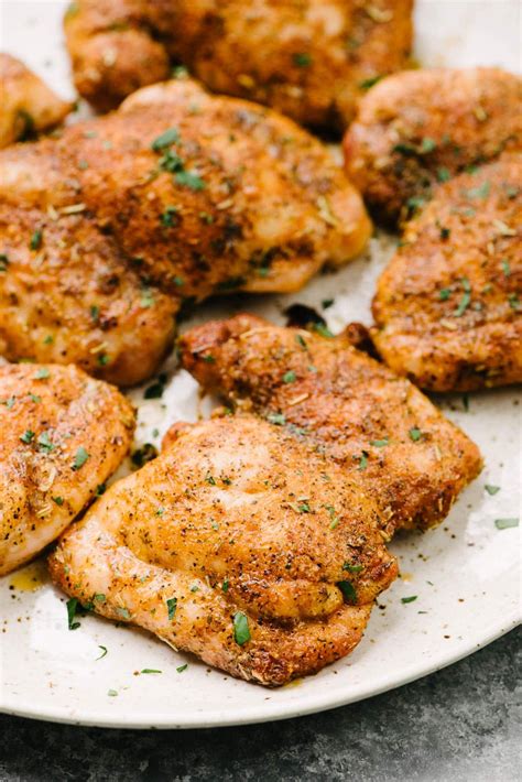Crispy and Juicy Baked Boneless Chicken Thighs