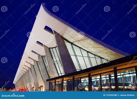 Main Terminal Building, Dulles International Airport, Duck Editorial ...