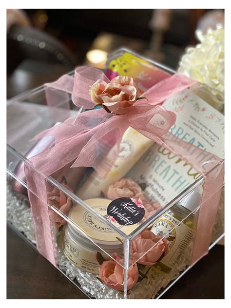 Gift Box for her #acrylic #gift #box #ideas #acrylicgiftboxideas This ...