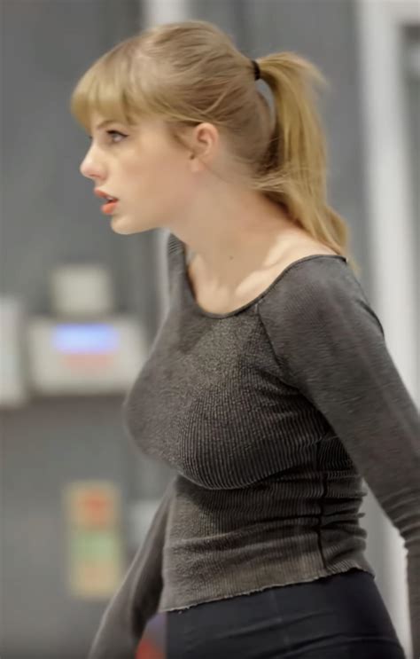 Taylor Swift Tits