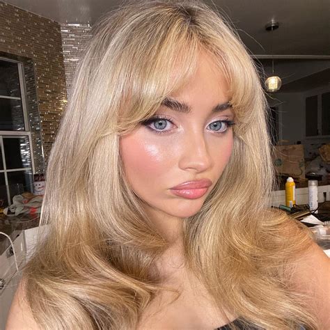 What Haircut Does Sabrina Carpenter Have, And How Does She Style Her ...