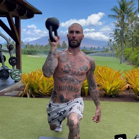 Adam Levine shows off abs during shirtless workout in Hawaii