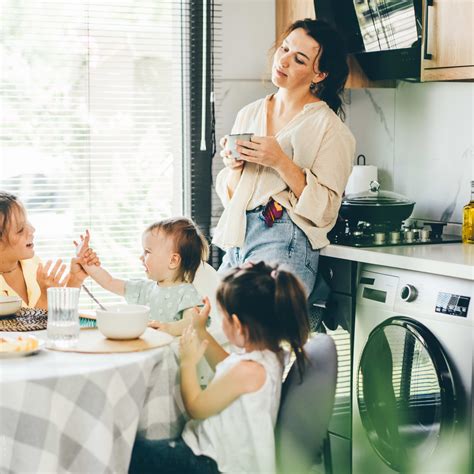 Jennifer Love Hewitt Debuts Red Hair: Fans Love 'Red Hot' Makeover - Parade