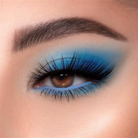 Pin by 𝑪𝒉𝒂𝒓𝒎𝒍𝒊𝒏𝒂 on beauty | Eye makeup art, Blue makeup, Eye makeup ...