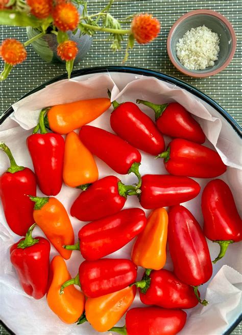 The Best Roasted Peppers Recipe with Garlic and Olive Oil - Nunioli