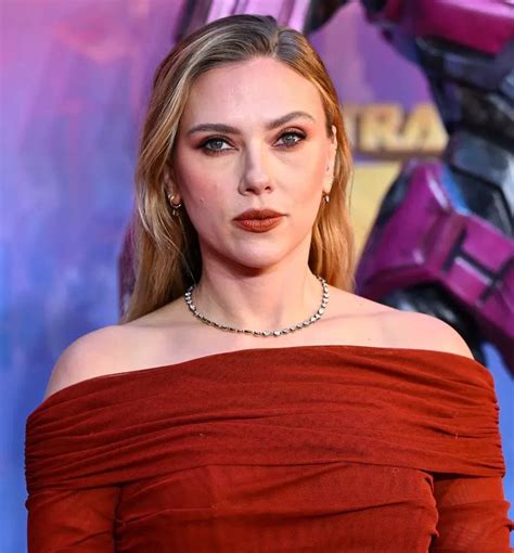 Scarlett Johansson Height And Weight - A Closer Look