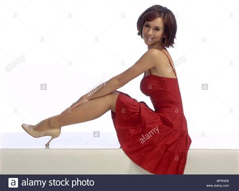 Jennifer Love Hewitt Garfield As Liz Garfield Film Title Garfield High ...