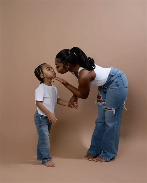 18 Mother & son ideas in 2025 | family photoshoot, family photoshoot outfits, mommy and son