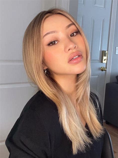 Pin by 𝑐ℎ𝑒𝑟𝑟𝑖 🍒 ⋆˙ on Hair styles 💇🏻‍♀️💗 | Blonde asian hair, Tan skin ...