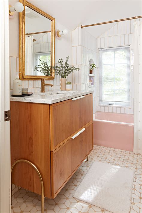 A Vintage Pink Tub Became the Showpiece of This Small-Bathroom Renovation