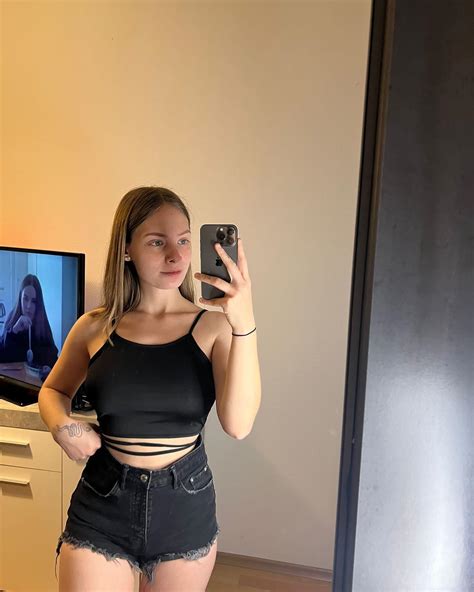 Maybe a big boob mom is too old to ride : r/Bestsharingporn