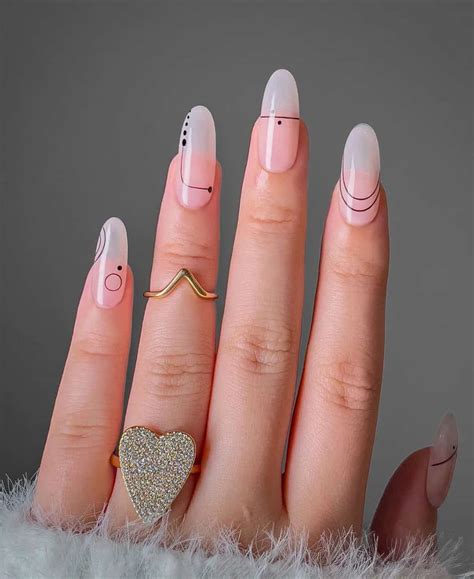 23+ Chic Line Nail Designs For A Modern Aesthetic in Any Season