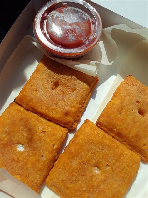 Stuffed Cheez-It Pizza Review | Nik Snacks - Nik Snacks