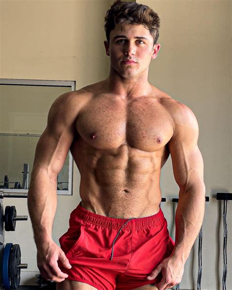 BODYBUILDER – CHASE CALVIT – Monday XYZ