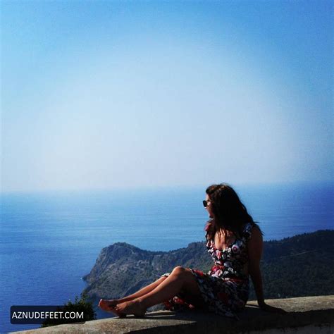 LARA ROSE Feet - AZNudeFeet