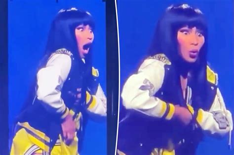 Nicki Minaj's 'whole boob' falls out mid-show in wardrobe malfunction ...