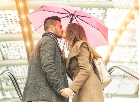 6 Rainy Day Date Ideas - HitchSwitch Blog