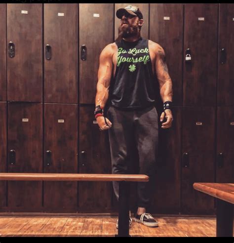 Too early for gray sweatpants season? : r/HotGuysWorkingOut