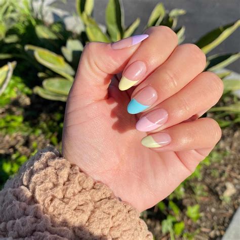 20 Almond French Tip Nails to Elevate Your Next Mani