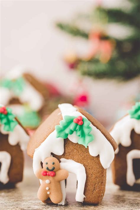 Mini Gingerbread Houses Recipe - Frugal Mom Eh!