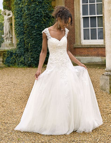 Short fit and flare wedding dress 60 photos - Astyledwedding.com