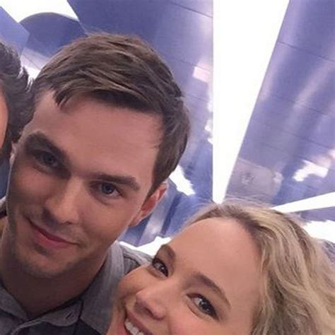 Jennifer Lawrence Og Nicholas Hoult Kysser