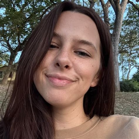 Holly 🌸 (@_hollykay) • Threads, Say more