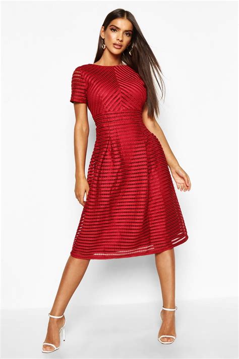 Top Of The Charts Midi Dress Red at Merrill Lavallee blog