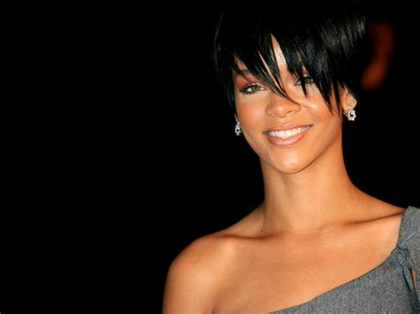 Latest Movie Trailers : Sexy Beauty Rihanna Photo Gallery HD Wallpapers