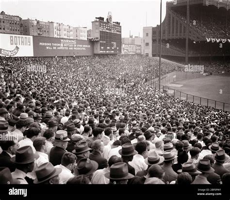 Old yankee stadium hi-res stock photography and images - Alamy