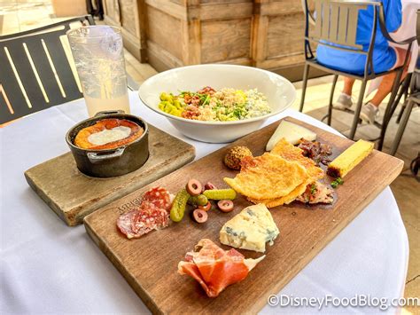 REVIEW: We Finally Found an Easy Way To Get the Best Meal in Disney's ...