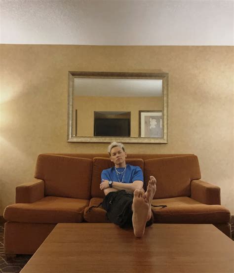 Drew Ryan Scott's feet