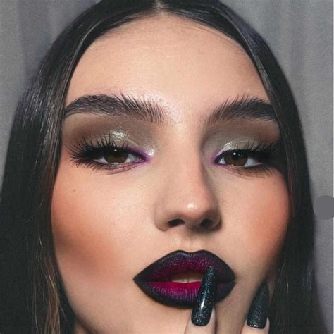 10 Bold Black Lip Liner Looks That Are Guaranteed Head Turners