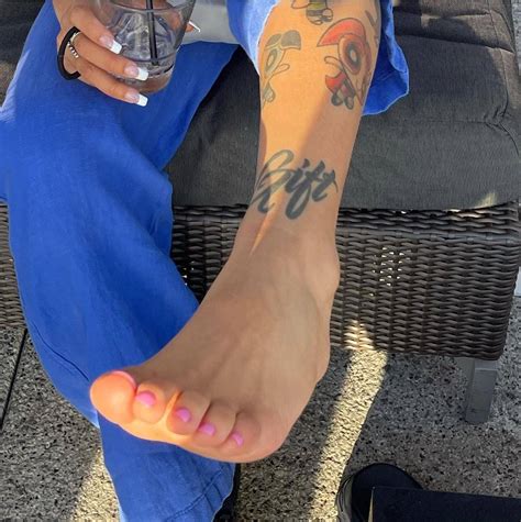 Ножки Бриттани Коллинз (Coi Leray) — feetABC