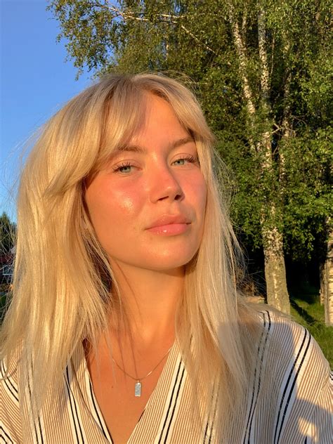 curtain bangs | Mid length blonde hair, Strawberry blonde hair, Hair cuts